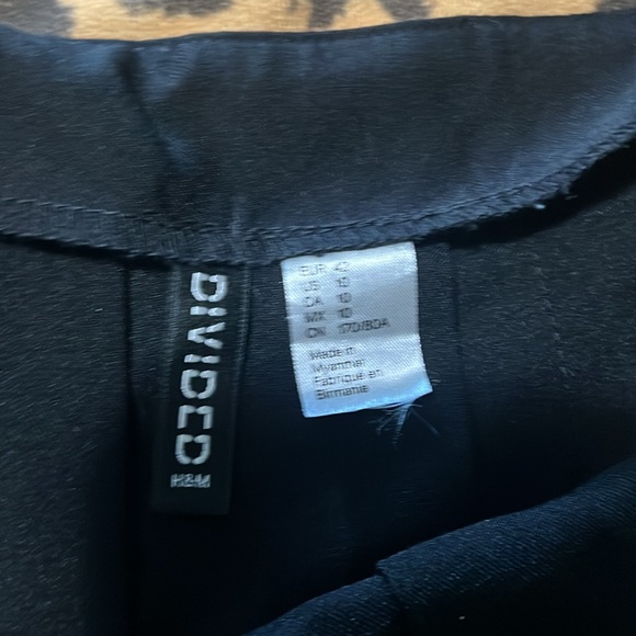 H&M pleated mini skirt size 10 - Picture 2 of 2